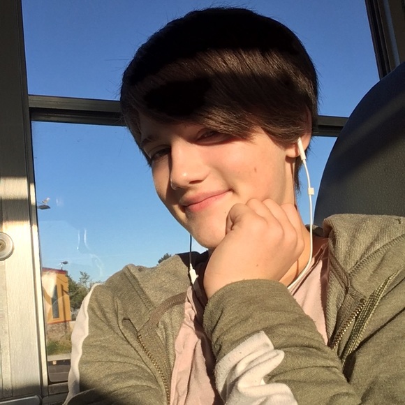 Meet your Posher, Amelia - Picture 1 of 1